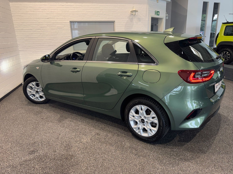 Kia Ceed / cee'd /Ceed AUTOM.NAVI+CAM KLIMA SITZH.ALLWETTER — photo 5