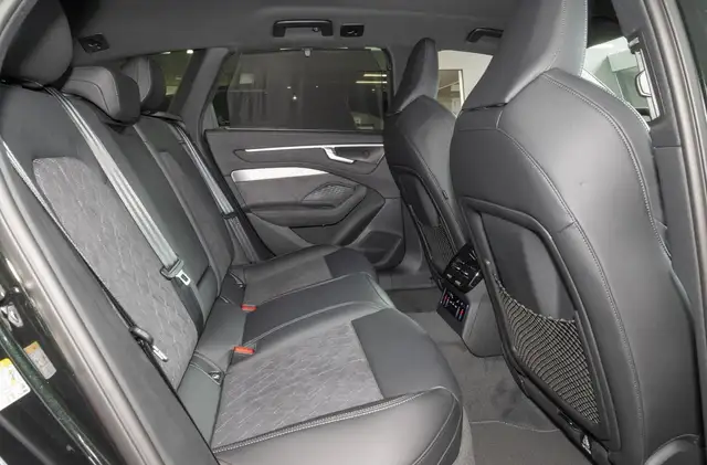 Audi A6 view 6