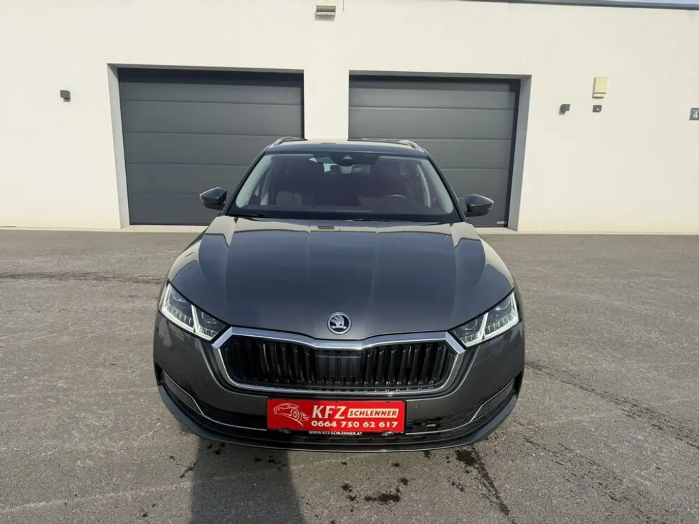 Skoda Octavia Combi Style 4x4 DSG/LED/AHK Grau - 2