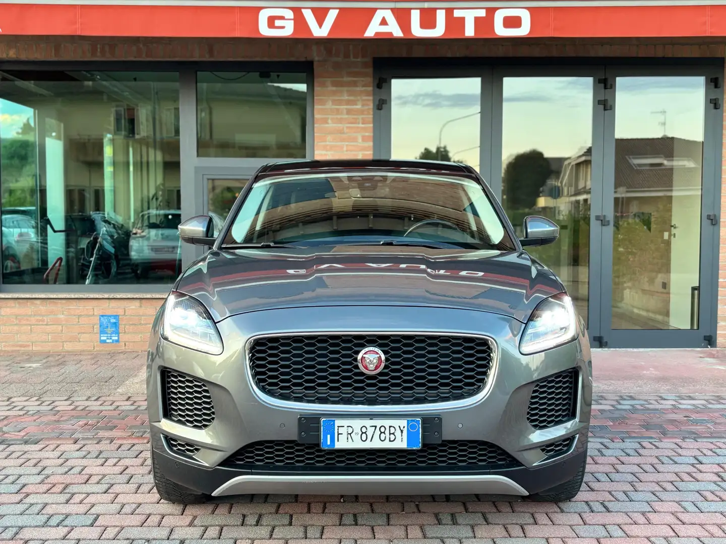 Jaguar E-Pace 2.0d R-Dynamic HSE AWD Gris - 2