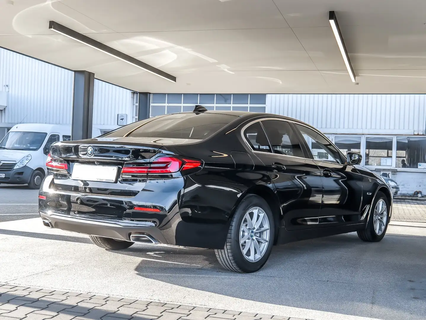 BMW 530 e xDrive Limousine Schwarz - 2