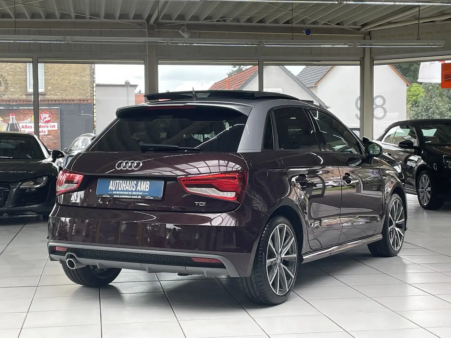 Audi A1 1.6TDI 2xS-line Leder Navi Sitzh Pano BiXenon Lilla - 2
