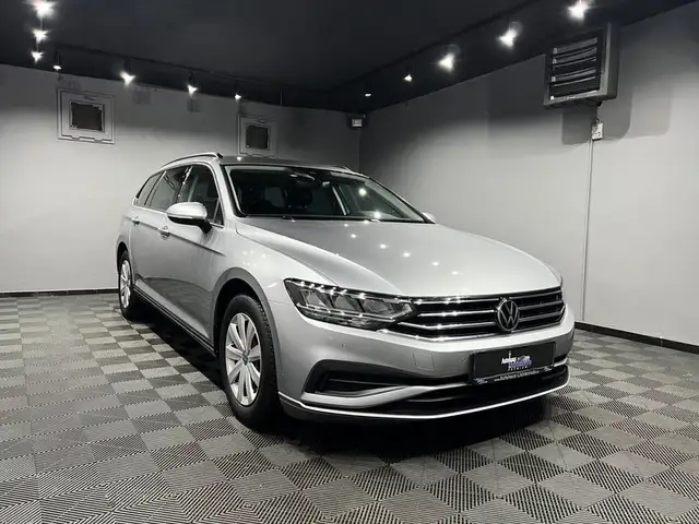 Volkswagen Passat view 2