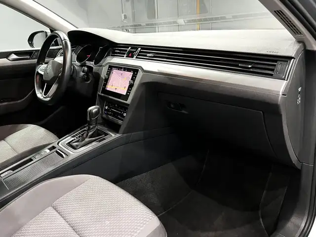 Volkswagen Passat view 15