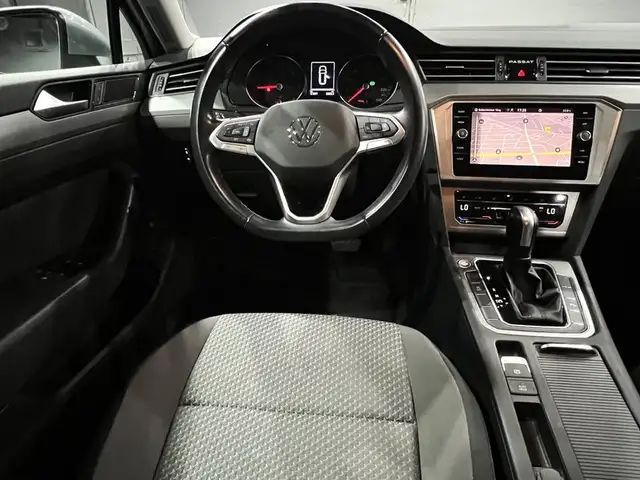 Volkswagen Passat view 13