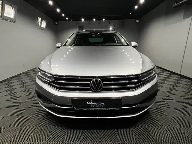 Volkswagen Passat view 6