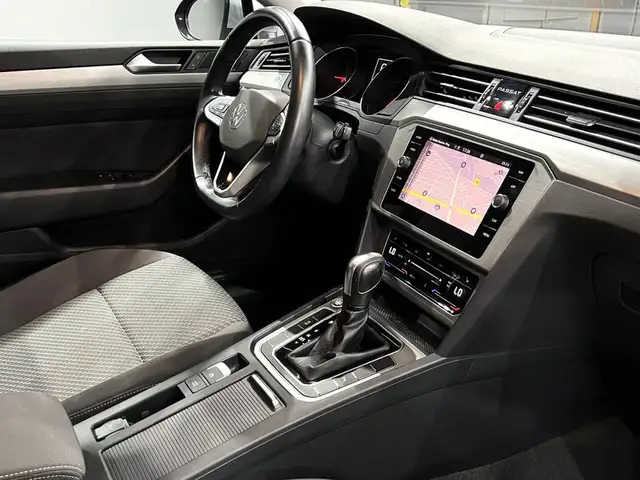 Volkswagen Passat view 14