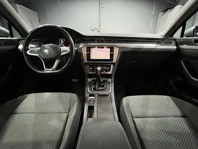 Volkswagen Passat view 12