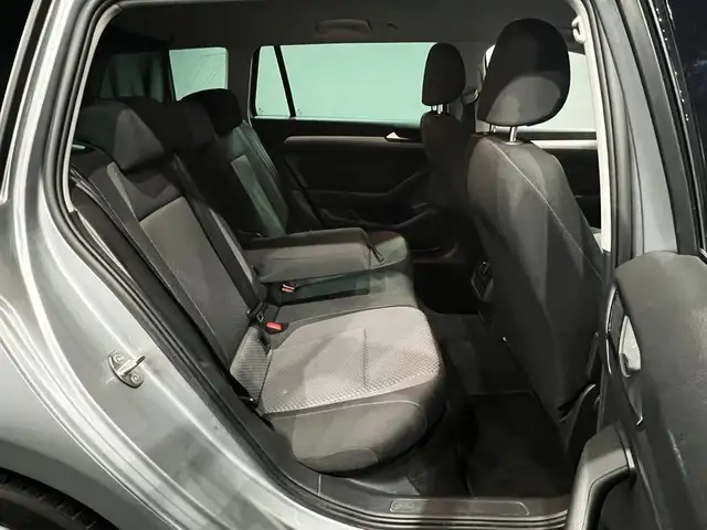 Volkswagen Passat view 11