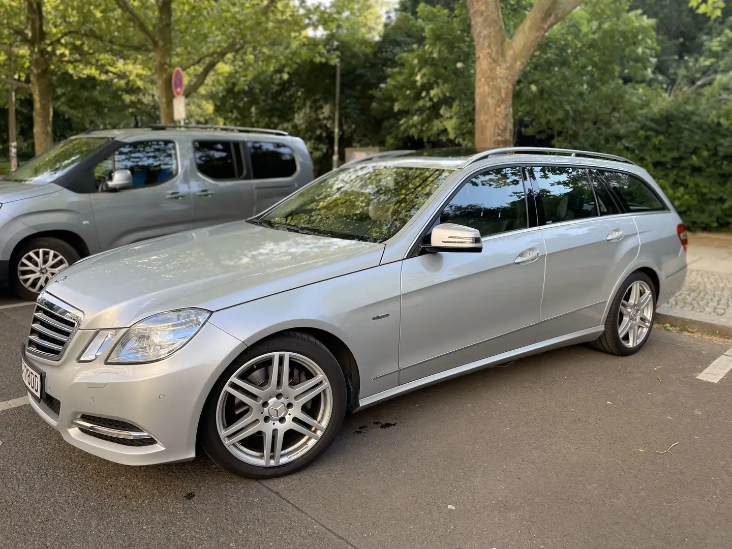 Mercedes-Benz E 350 T-Modell Diesel CDI BlueEFFICIENCY Silber - 1