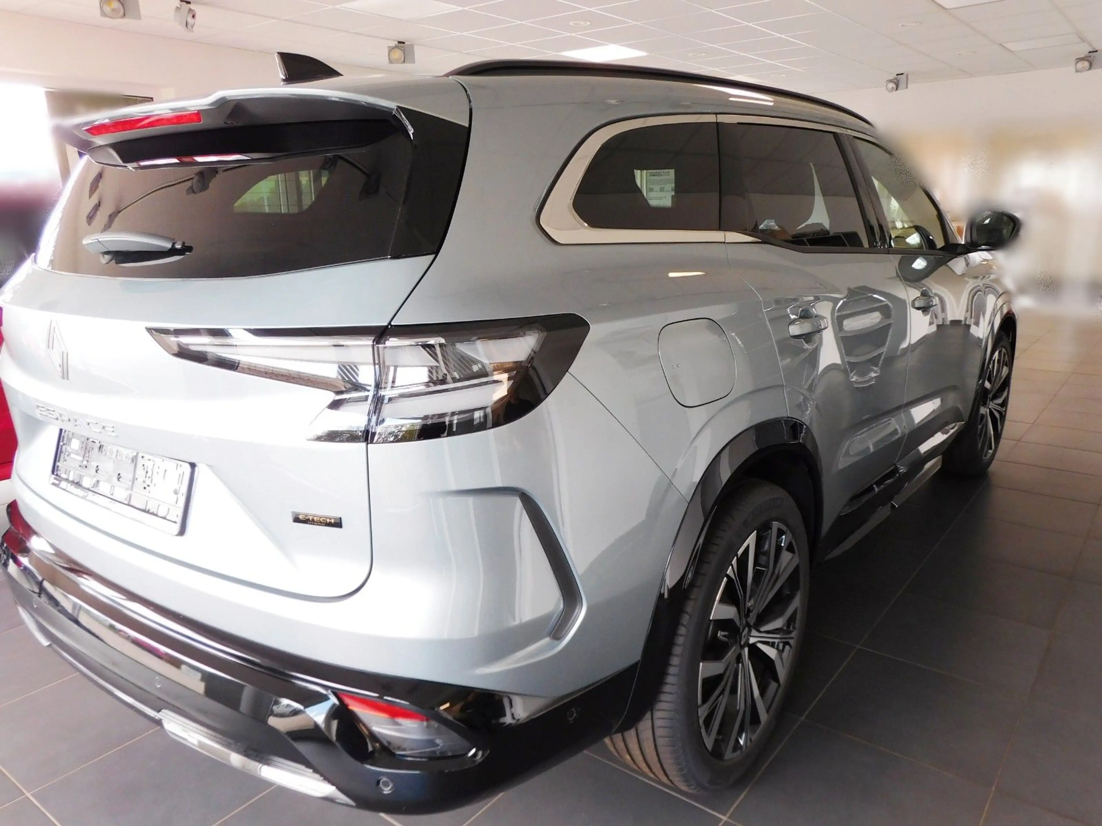 Renault Espace VI Iconic E-Tech Hybrid 200 — photo 5