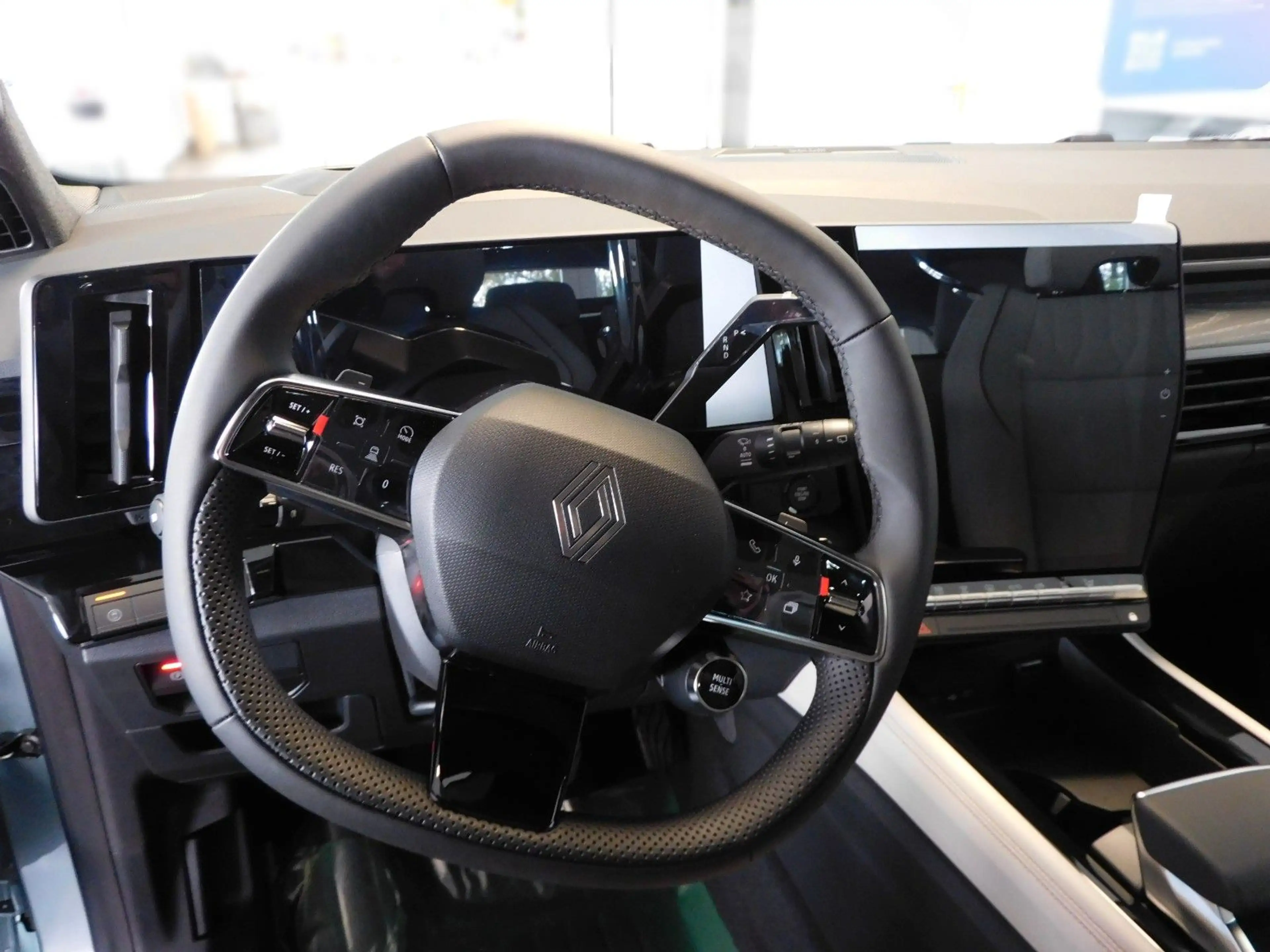 Renault Espace VI Iconic E-Tech Hybrid 200 — photo 13