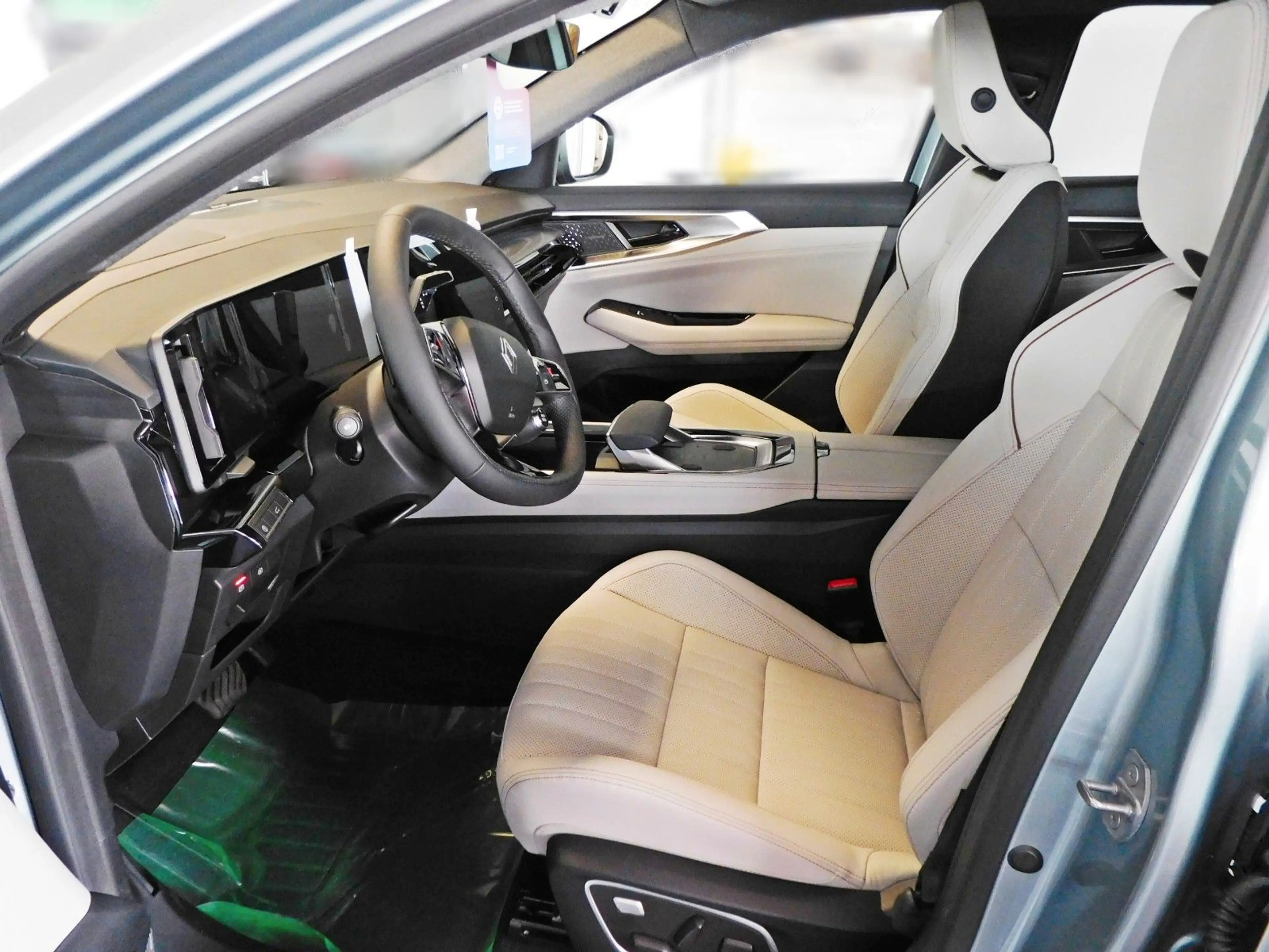Renault Espace VI Iconic E-Tech Hybrid 200 — photo 8