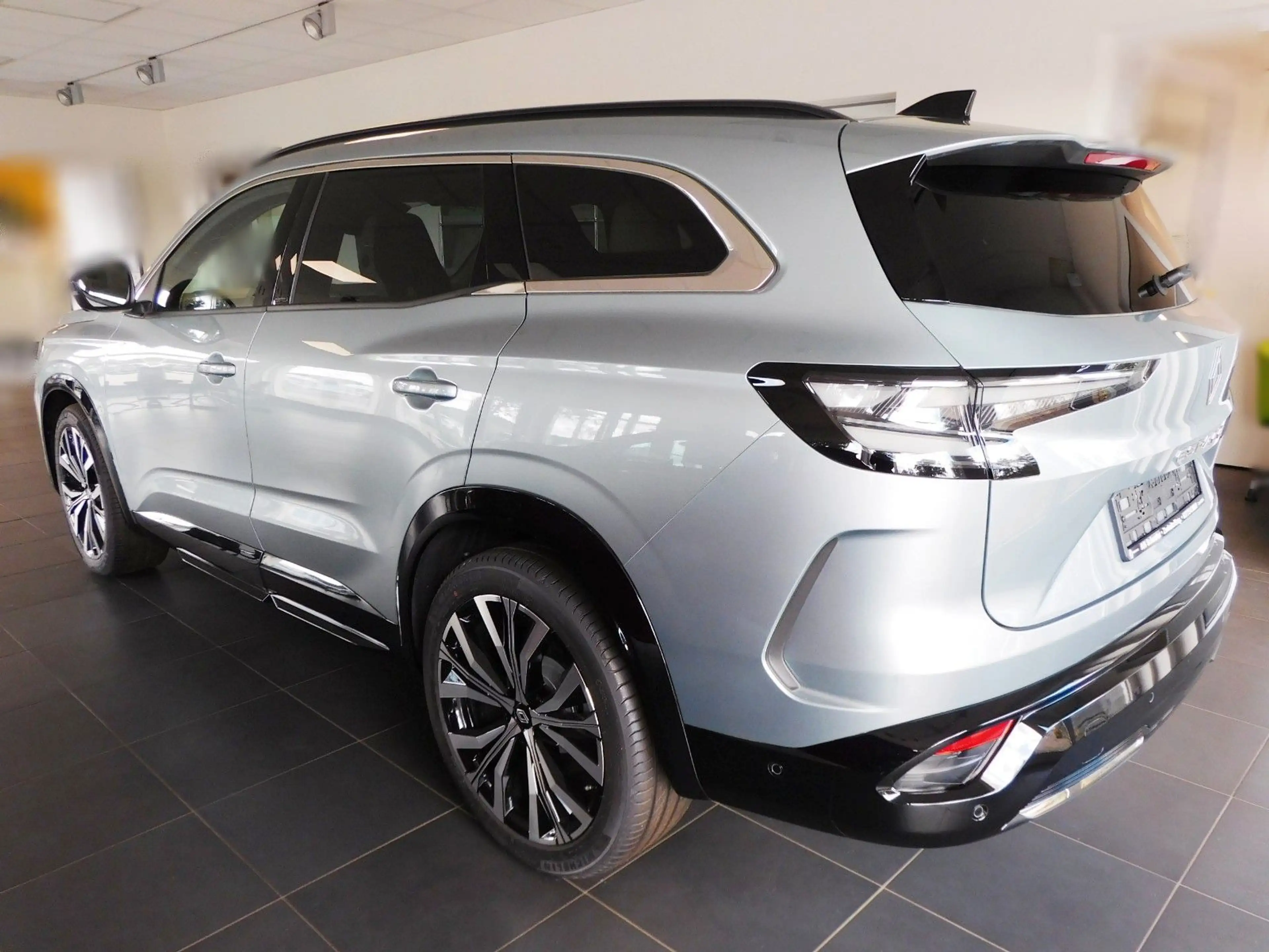Renault Espace VI Iconic E-Tech Hybrid 200 — photo 3