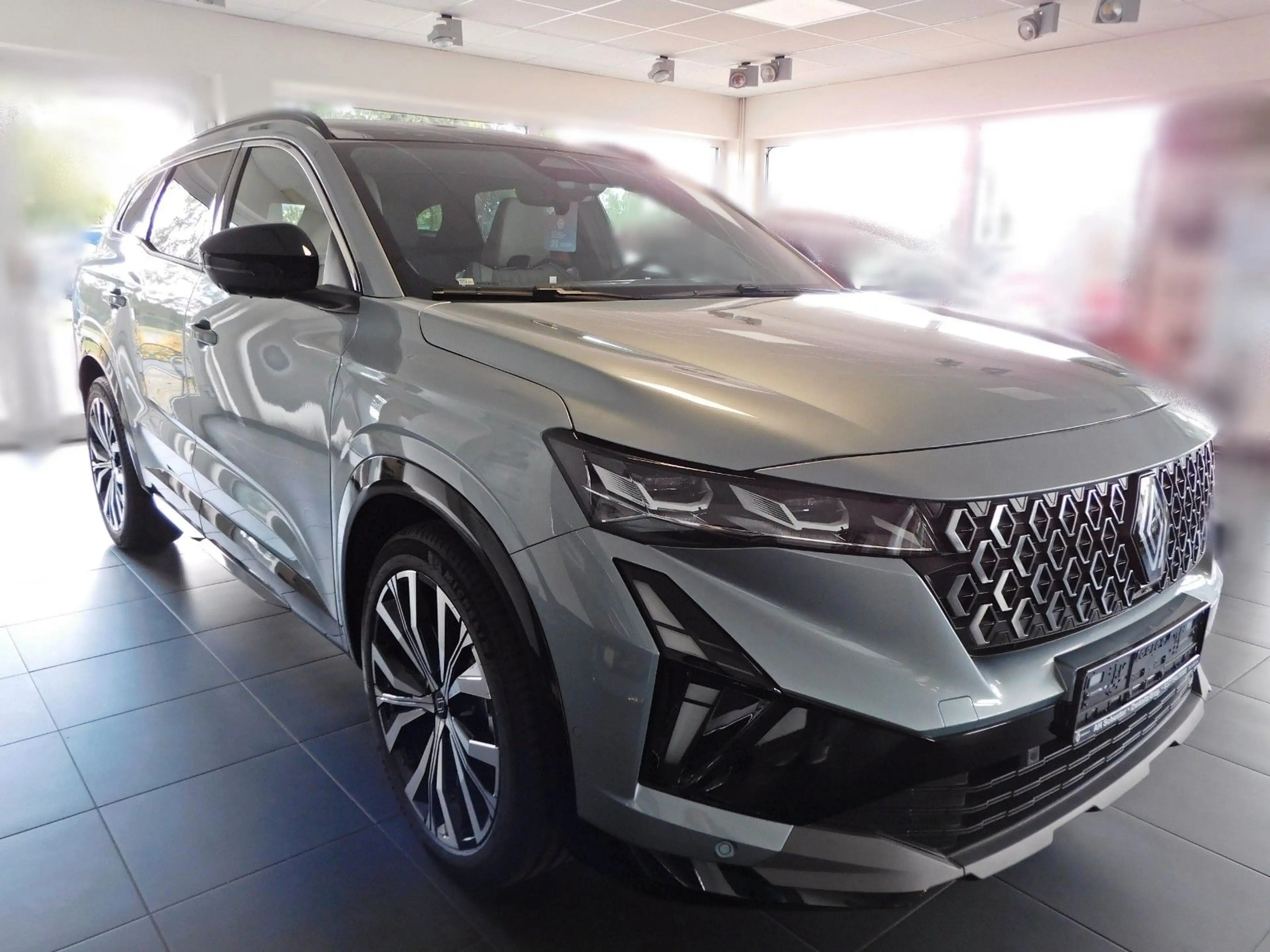 Renault Espace VI Iconic E-Tech Hybrid 200 — photo 6
