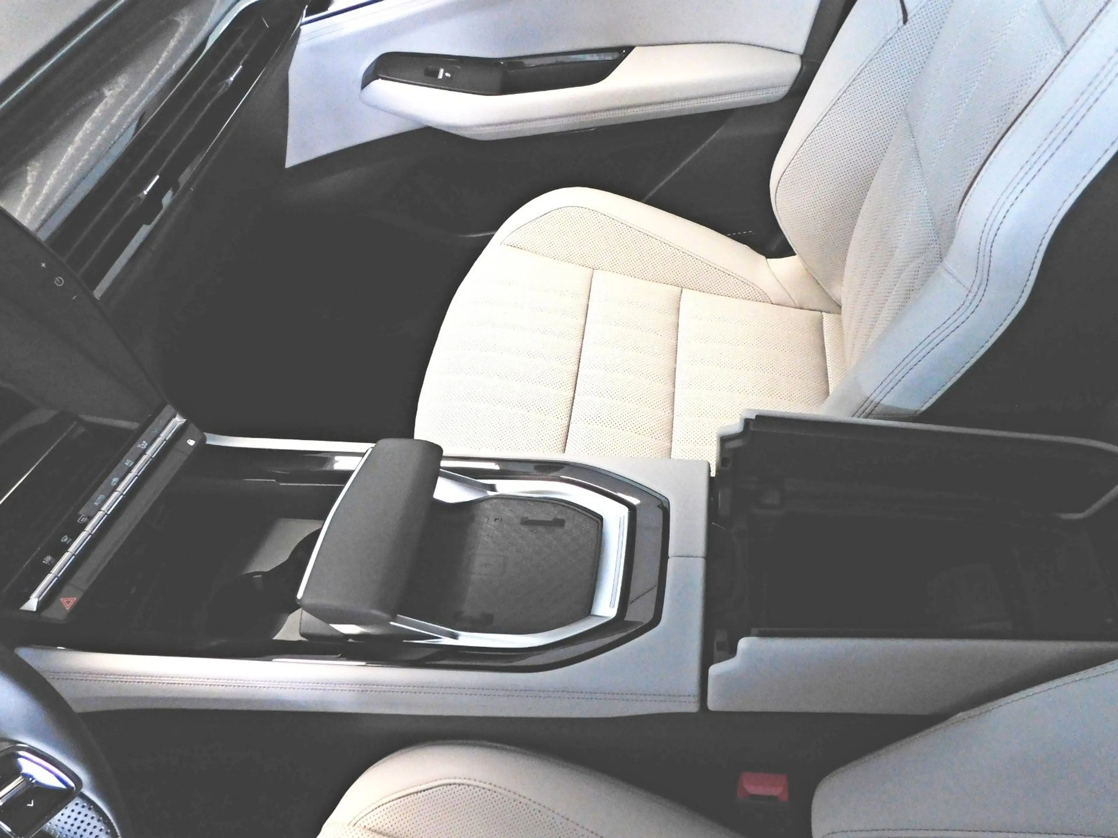 Renault Espace VI Iconic E-Tech Hybrid 200 — photo 15