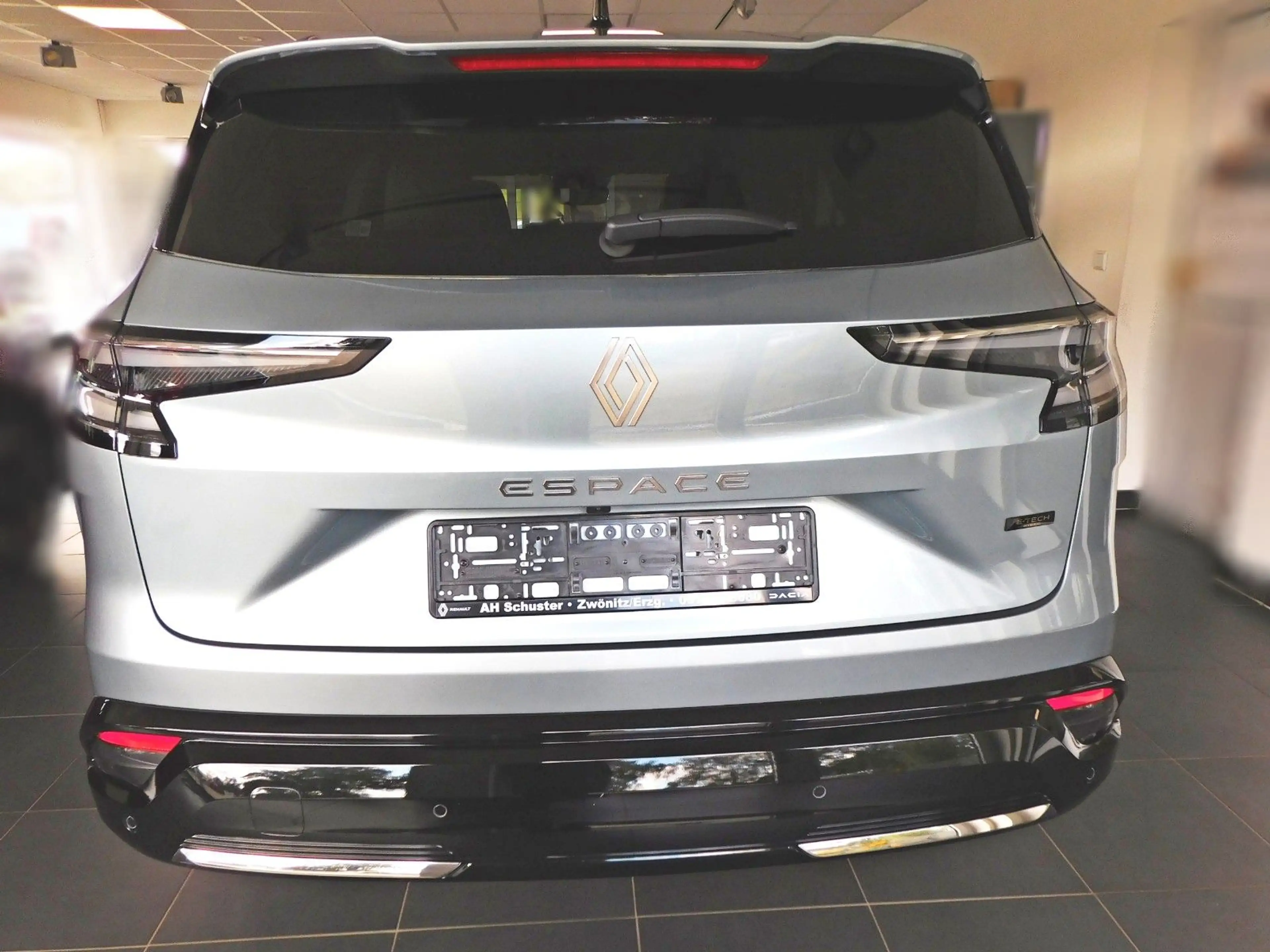 Renault Espace VI Iconic E-Tech Hybrid 200 — photo 4