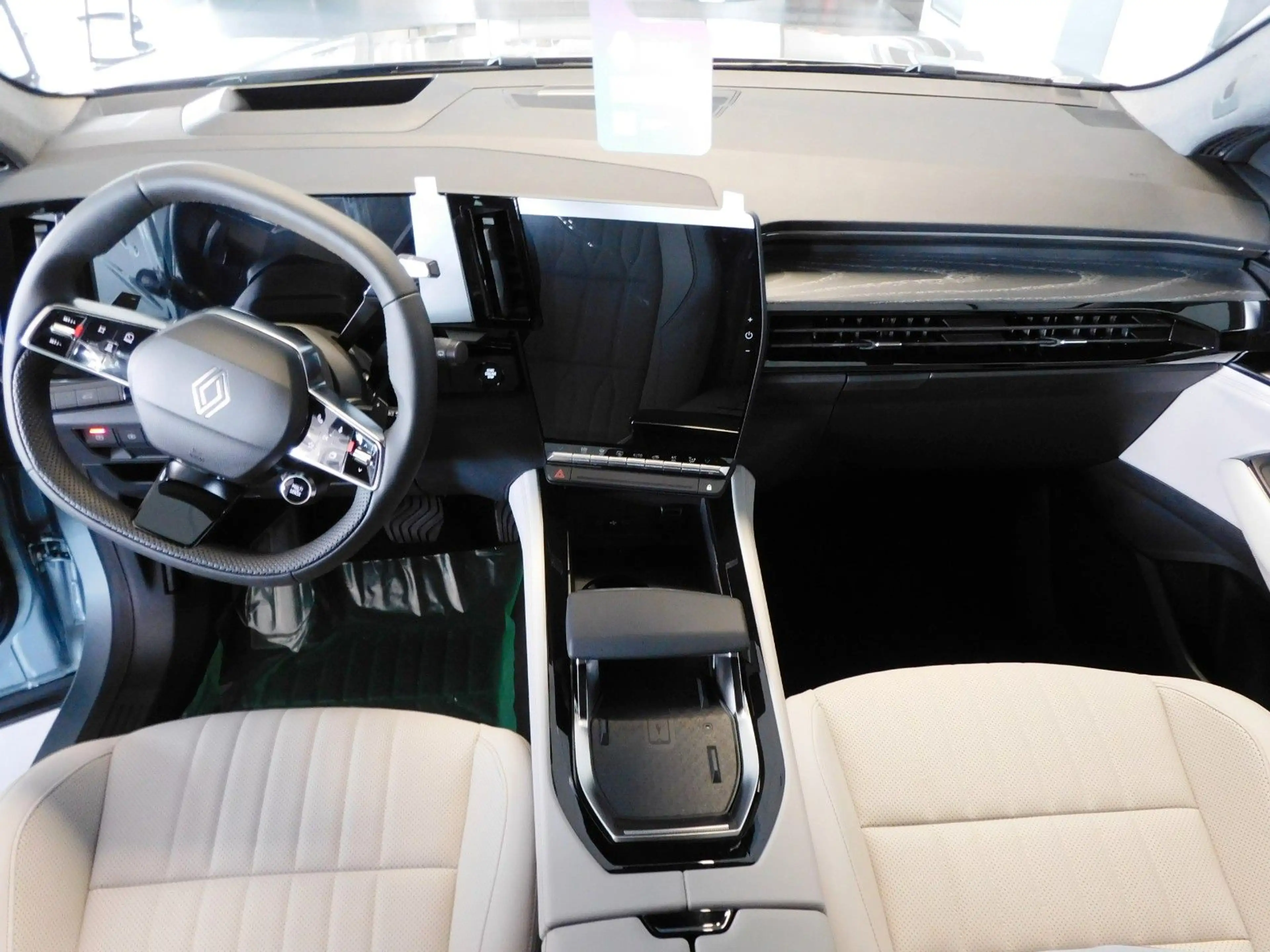 Renault Espace VI Iconic E-Tech Hybrid 200 — photo 12
