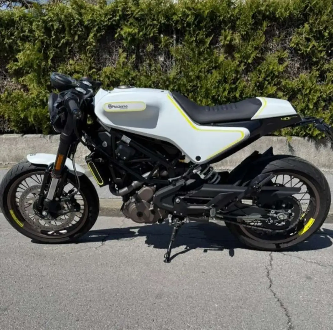 Husqvarna Vitpilen 401 Remus Bílá - 1