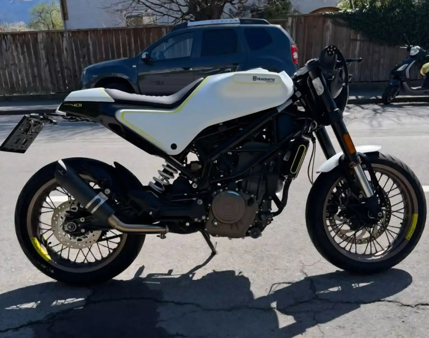 Husqvarna Vitpilen 401 Remus Bílá - 2