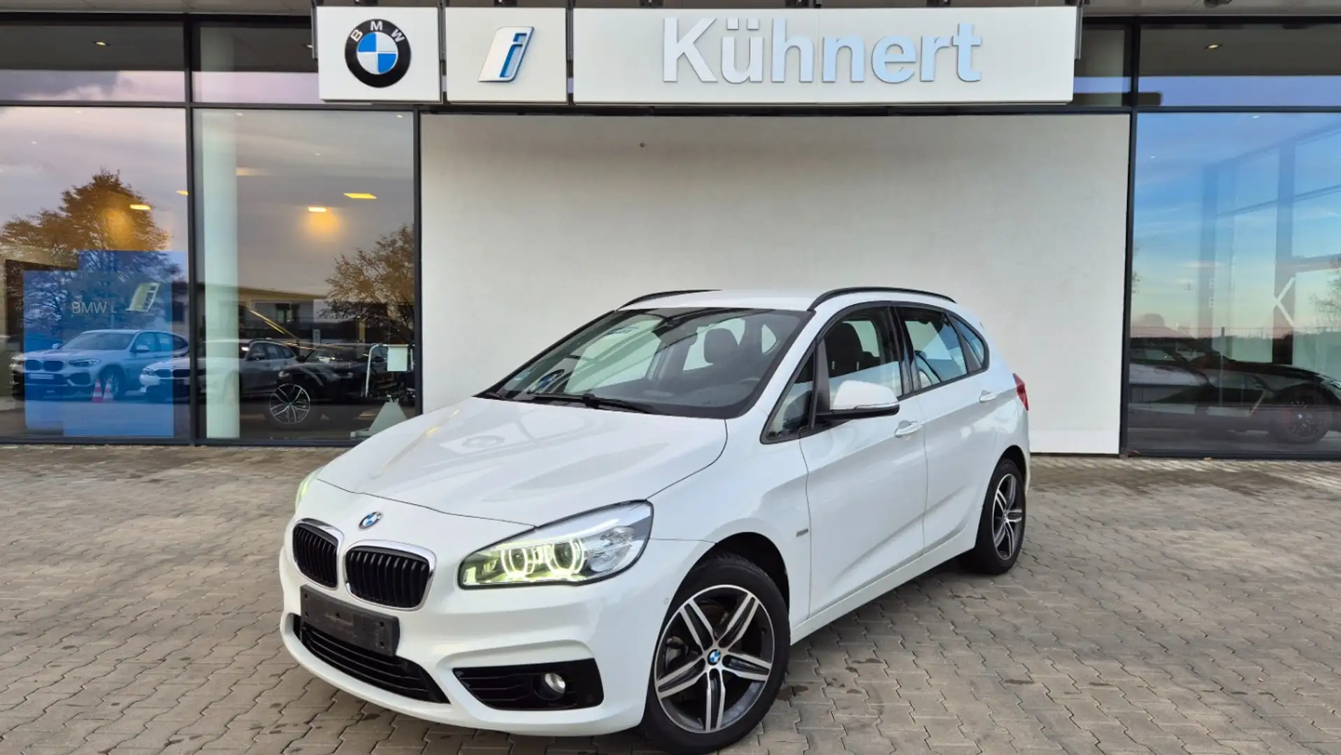 BMW 218 i Active Tourer Sport-L/LED/Navi/ParkAss/Alarm Blanc - 1