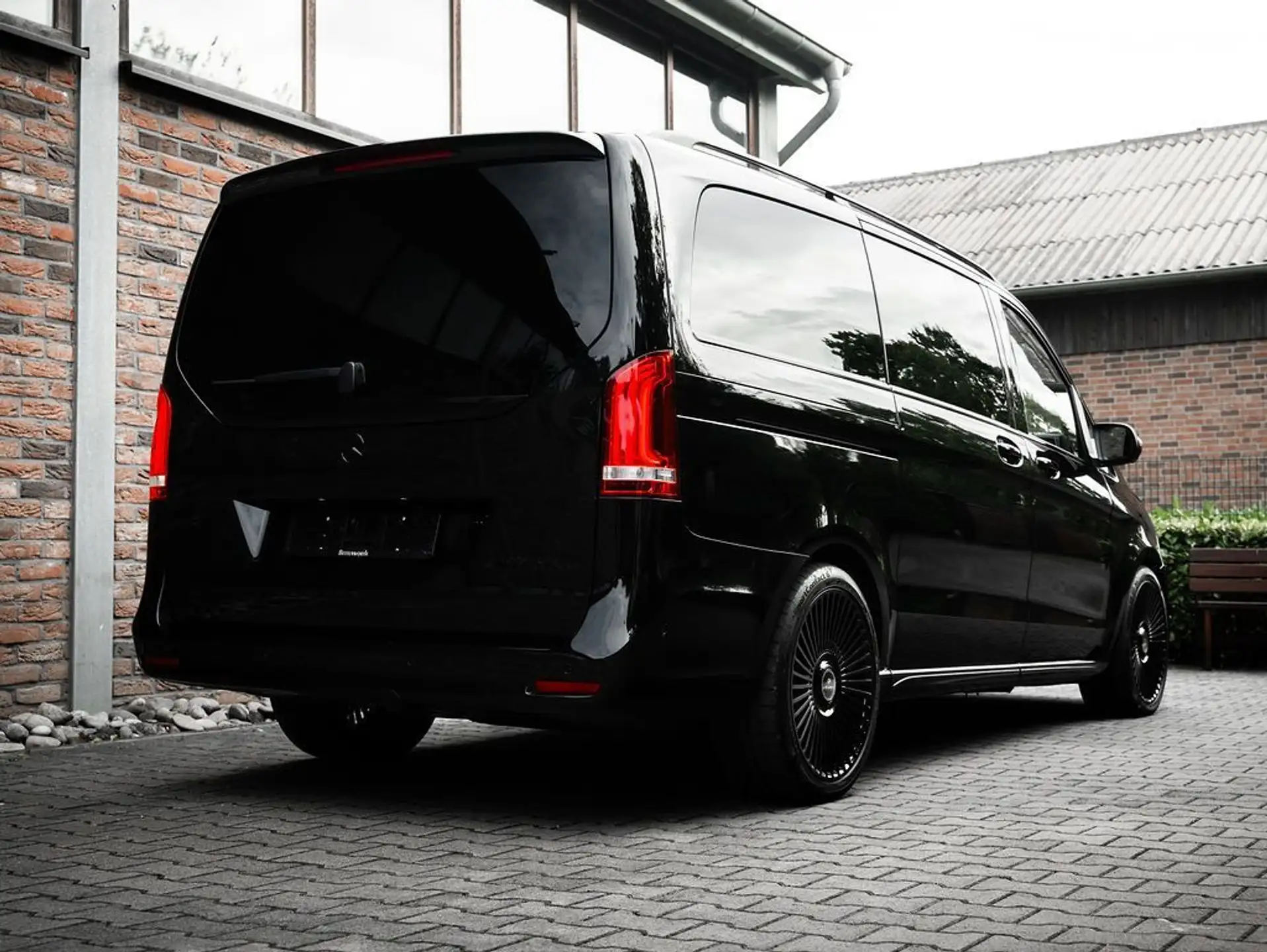 벤츠 Mercedes-Benz V-Class V 300 2024 검정 사진 6