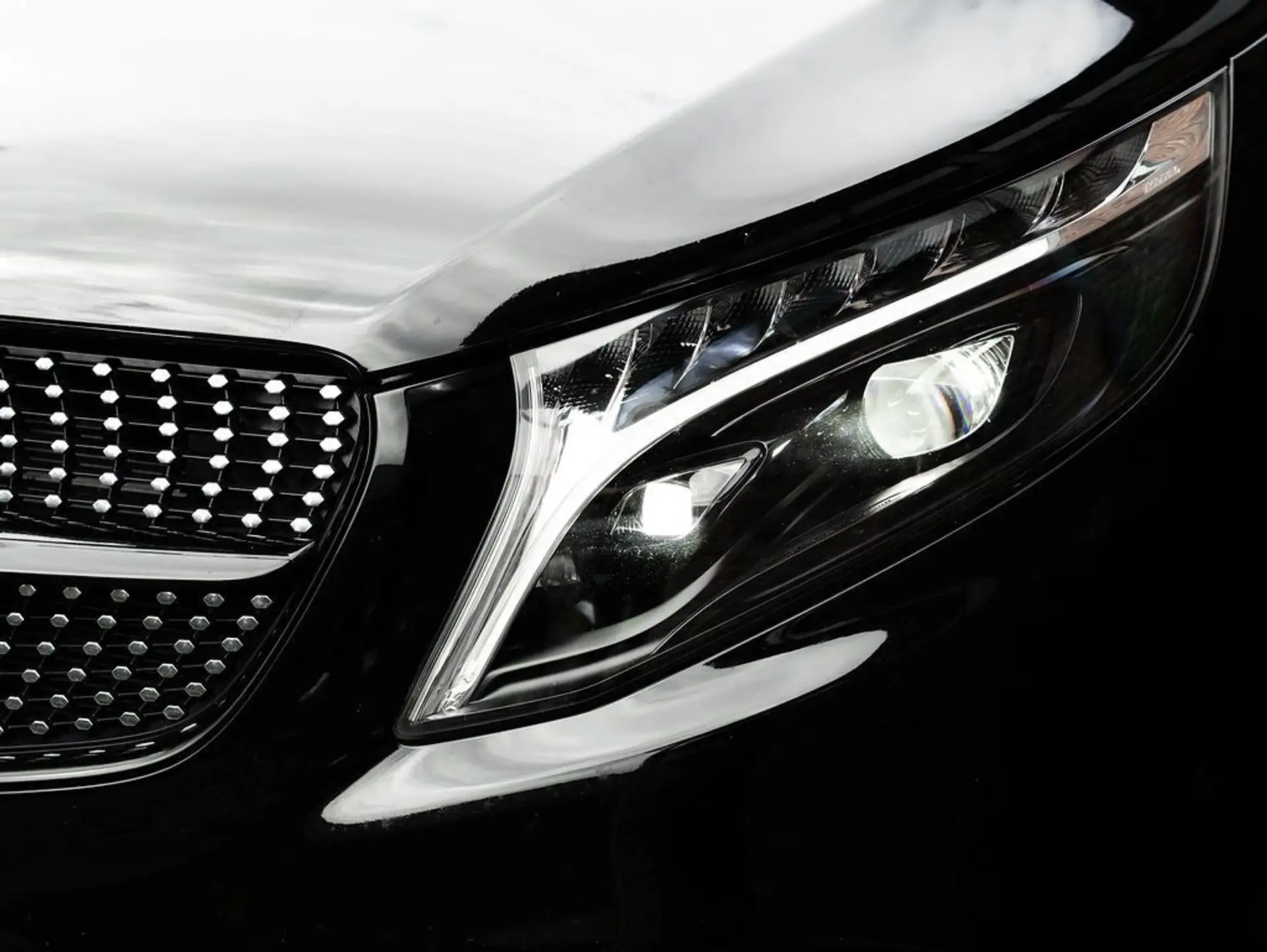 벤츠 Mercedes-Benz V-Class V 300 2024 검정 사진 2