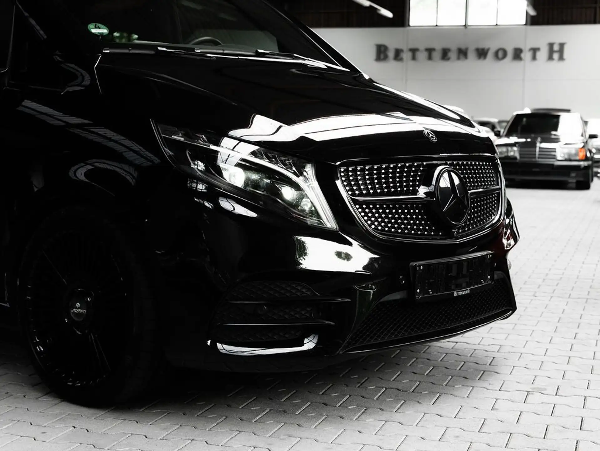 벤츠 Mercedes-Benz V-Class V 300 2024 검정 사진 4