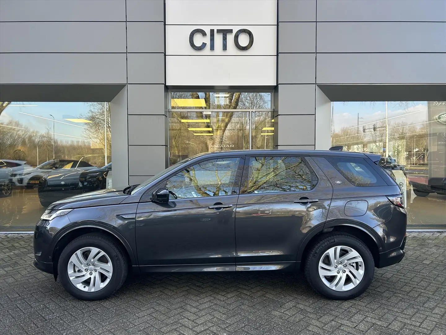 Land Rover Discovery Sport P300e AWD AUT HSE Gris - 2