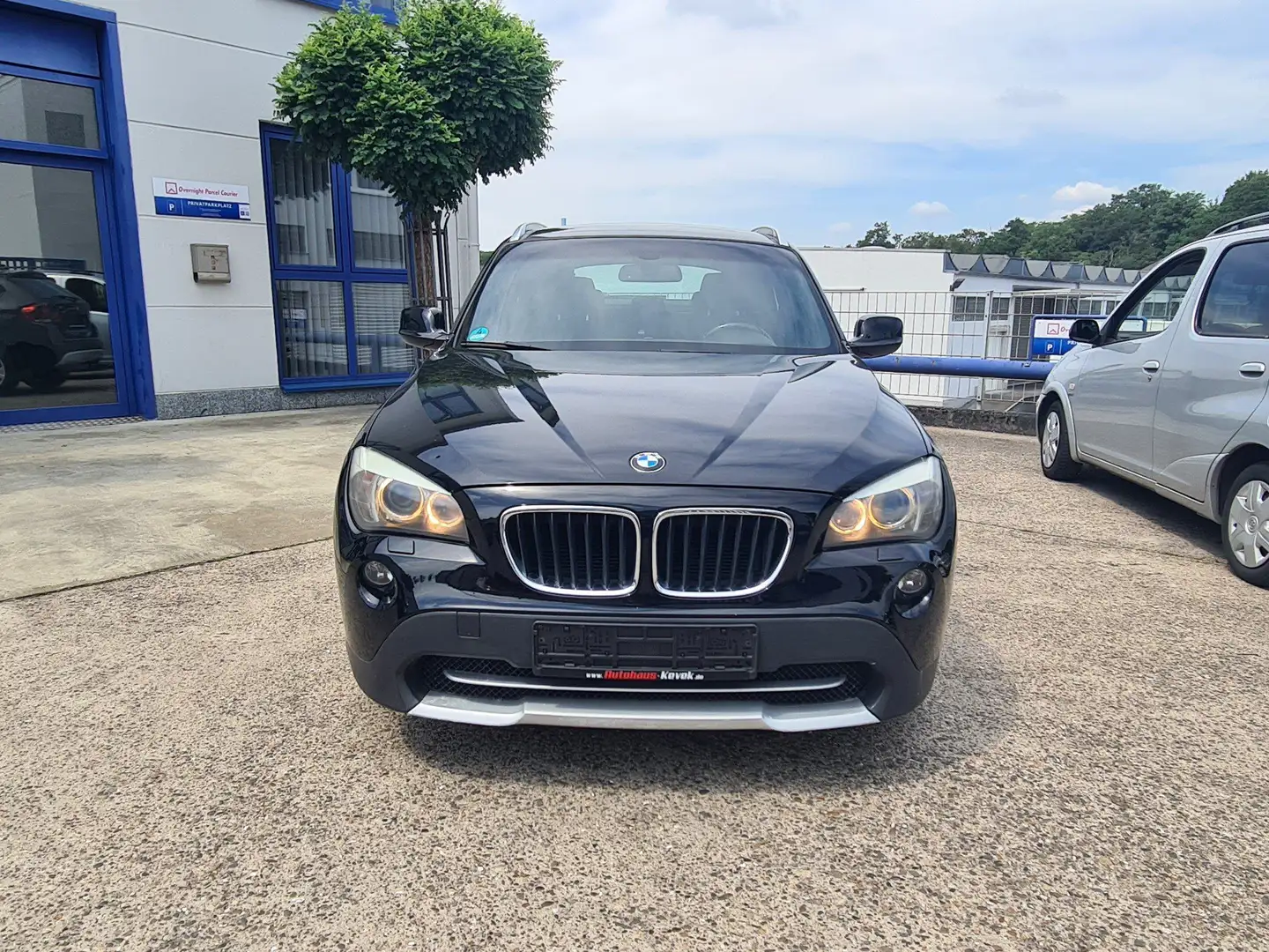 BMW X1 20 d sDrive Schwarz - 1