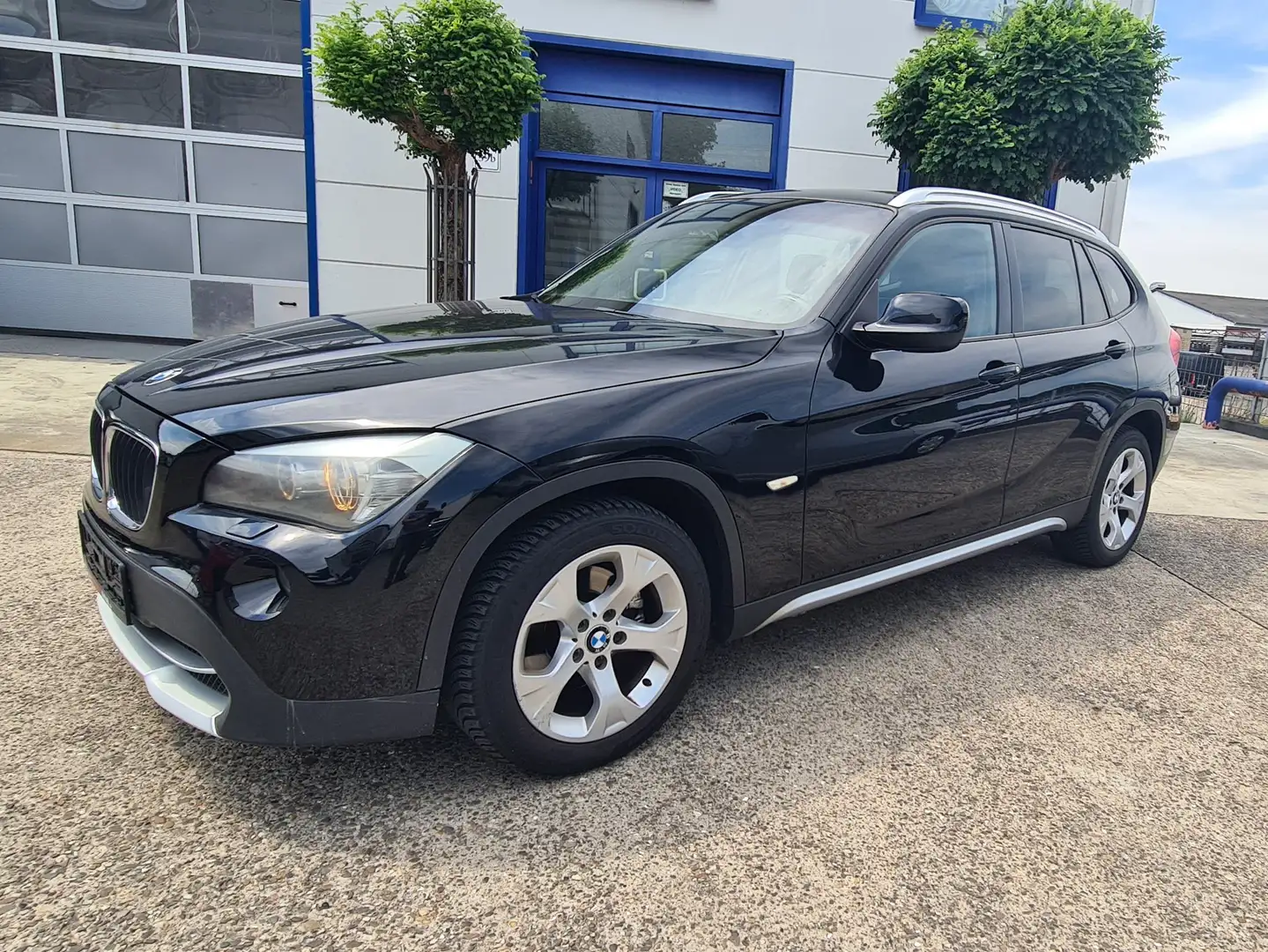 BMW X1 20 d sDrive Schwarz - 2