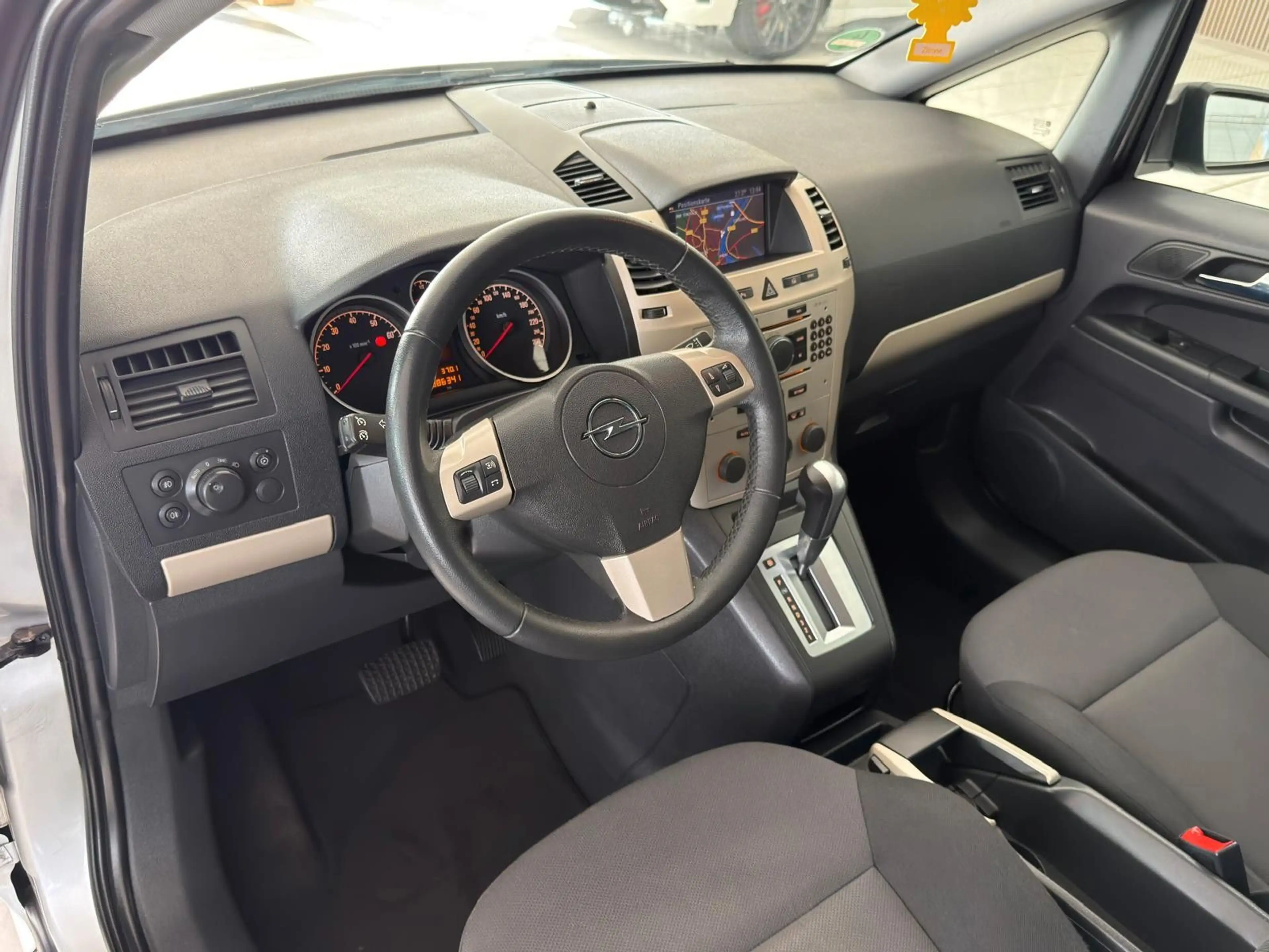 Opel Zafira B Innovation+Automatik+Navi+Xenon+AHK — photo 13