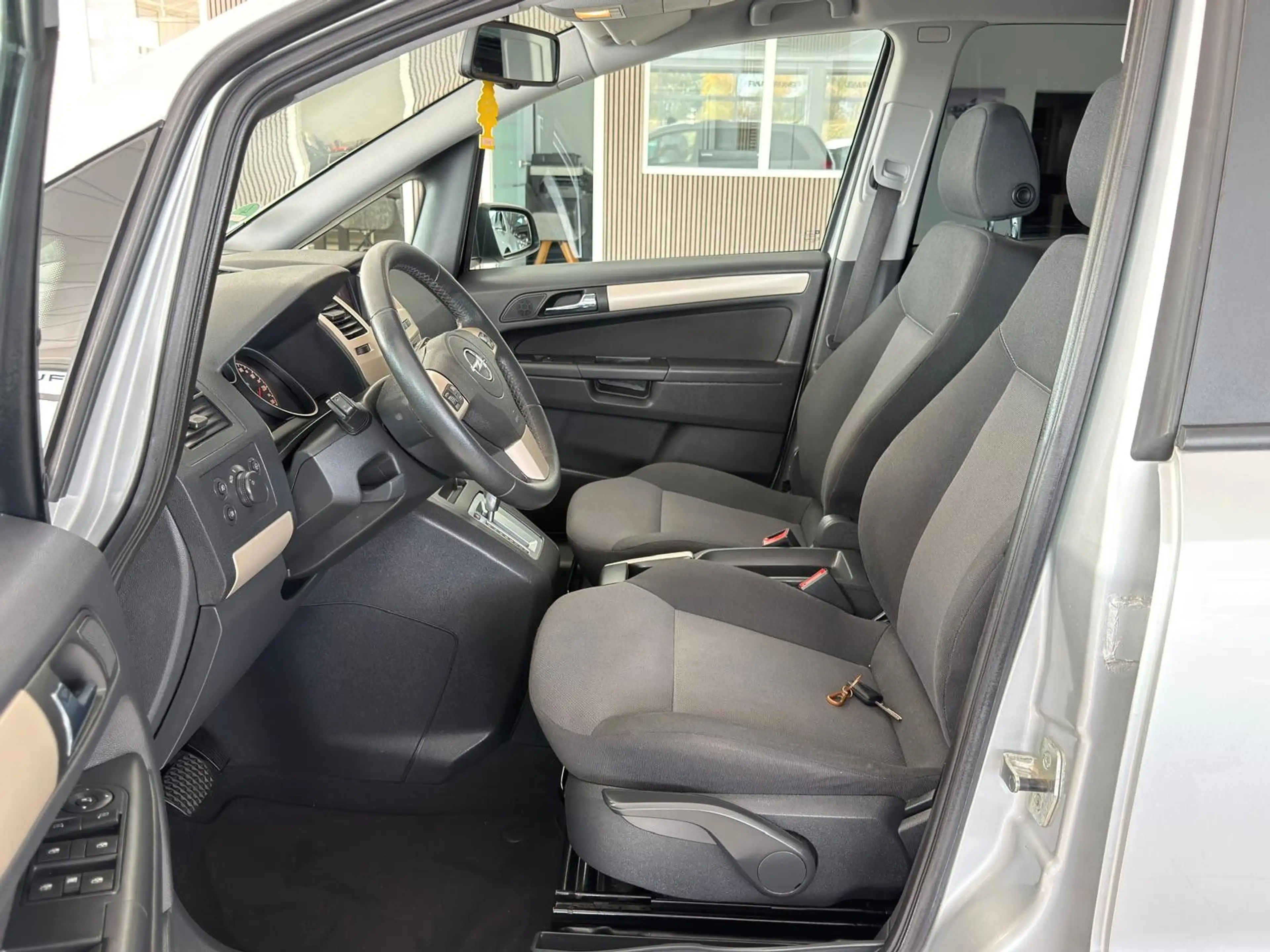 Opel Zafira B Innovation+Automatik+Navi+Xenon+AHK — photo 10