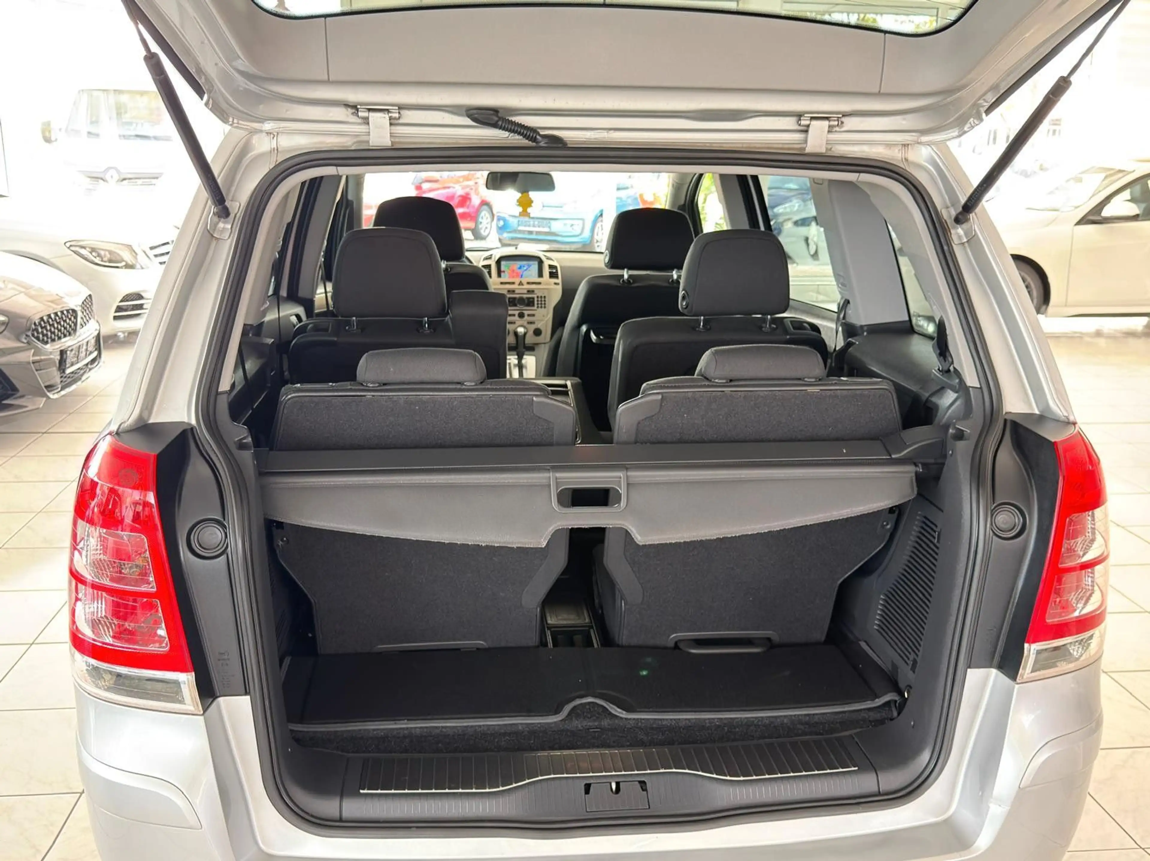 Opel Zafira B Innovation+Automatik+Navi+Xenon+AHK — photo 9
