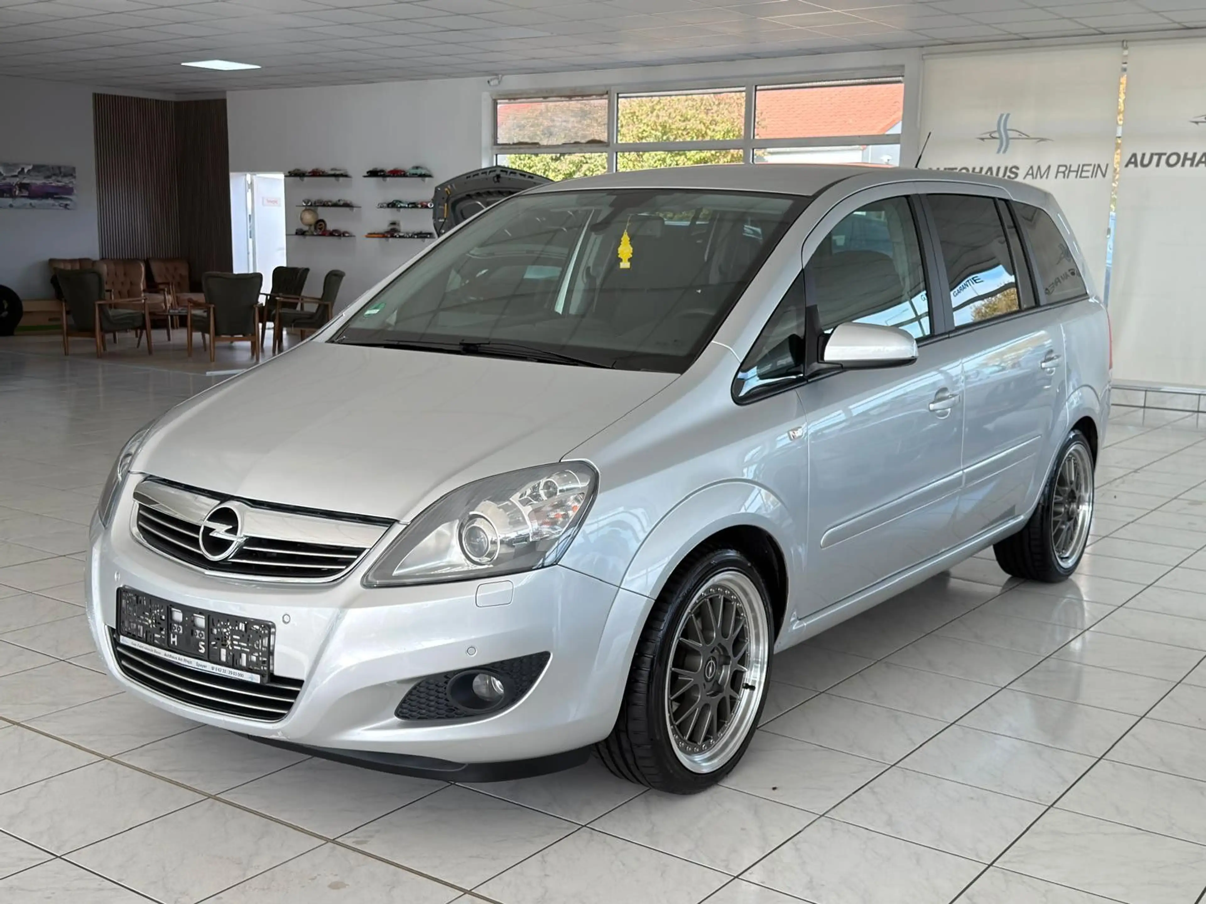 Opel Zafira B Innovation+Automatik+Navi+Xenon+AHK — photo 2