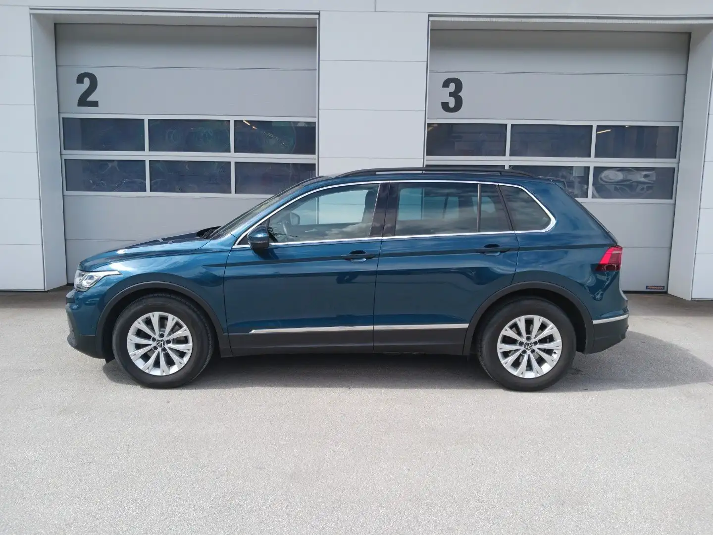 Volkswagen Tiguan Life Blau - 2