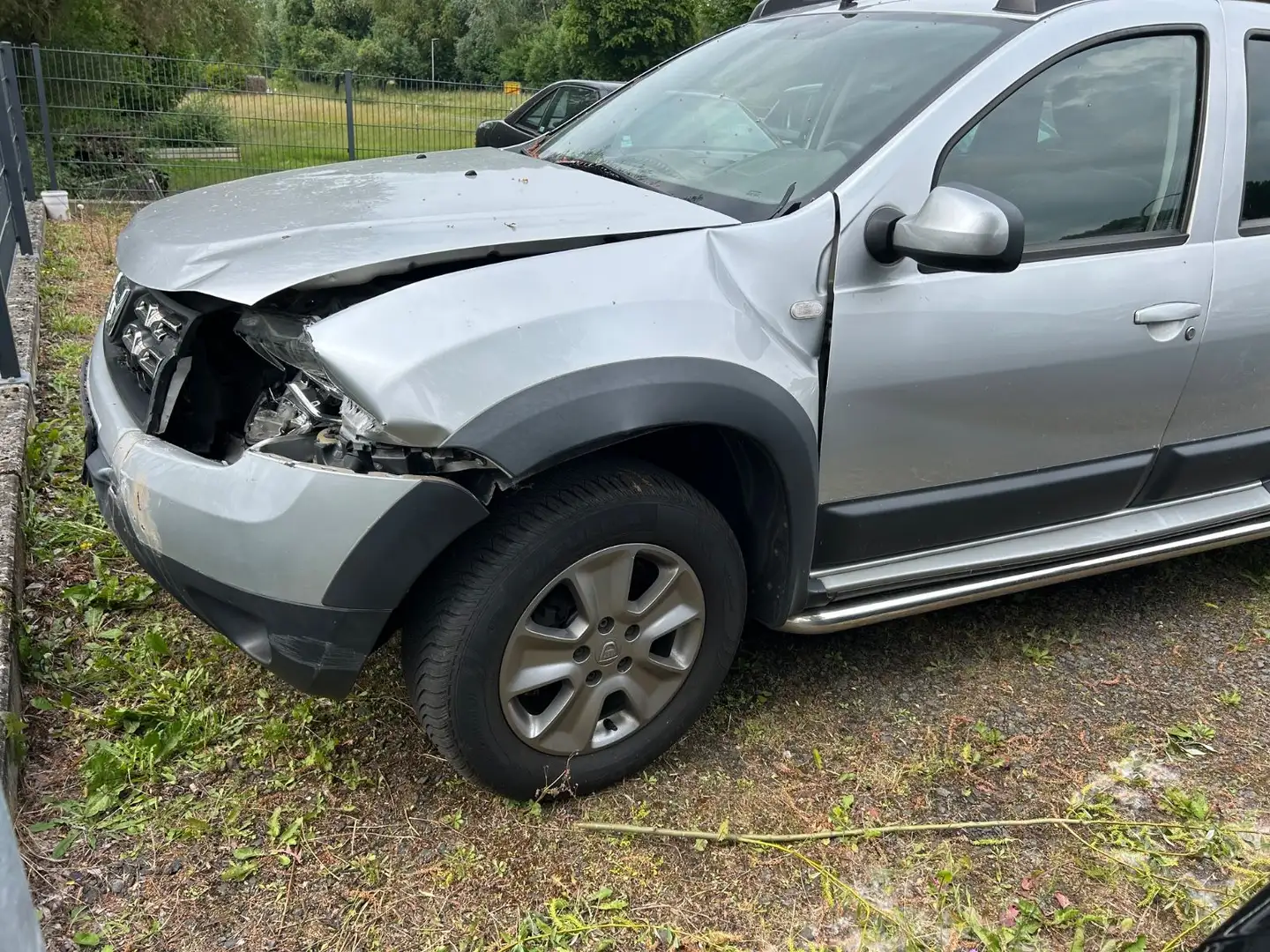 Dacia Duster I.6 SCe Prestige 4WD Gris - 2
