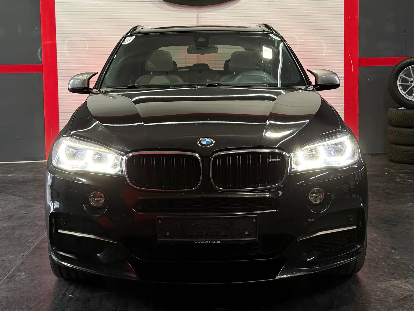 BMW X5 M M50 d Schwarz - 2