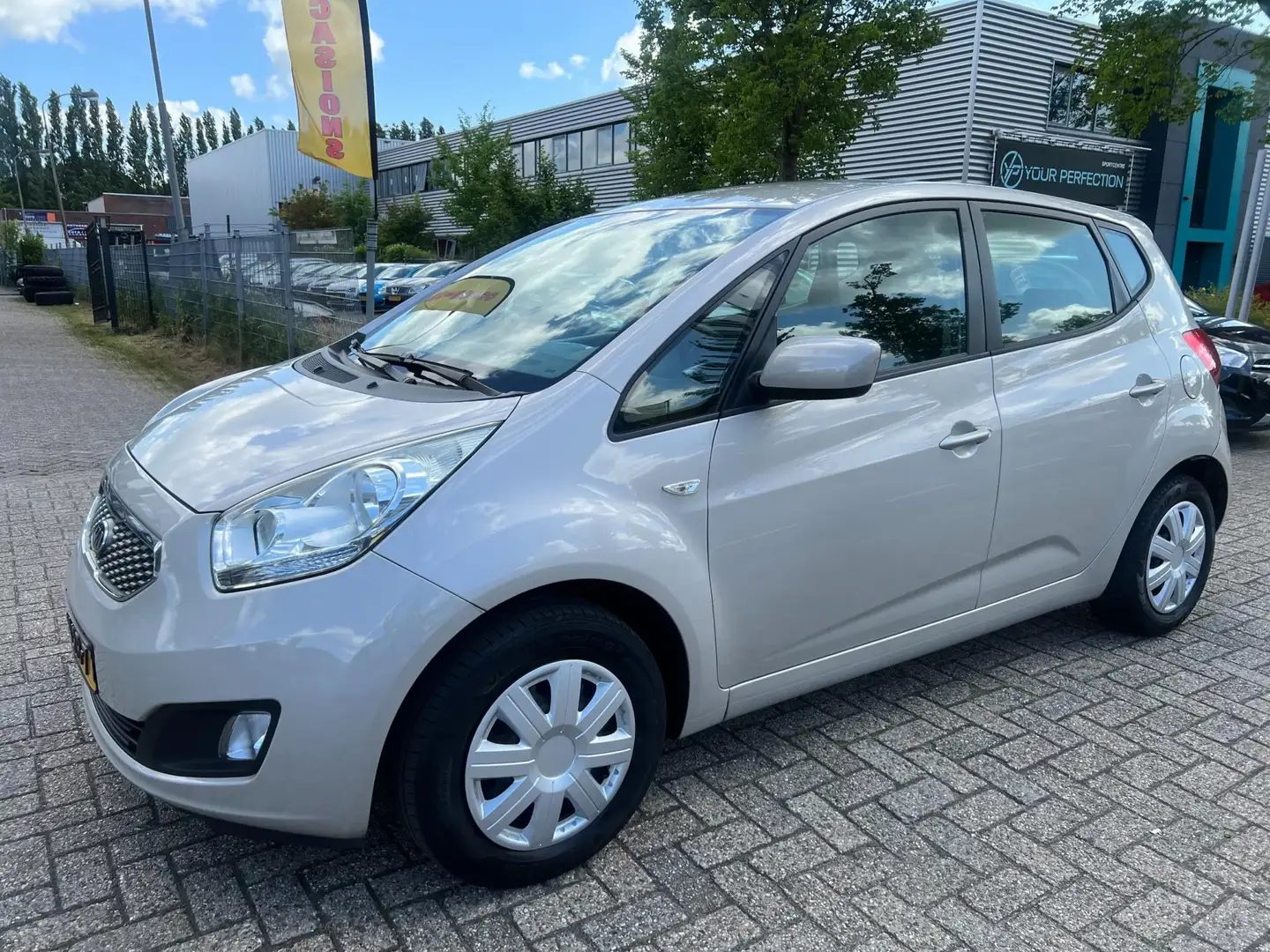 Kia Venga 1.4 CVVT X-tra - AIRCO - PARKEERSENS - NIEUWE APK Grijs - 2