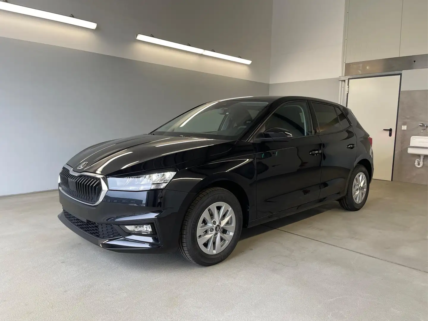 Skoda Fabia Selection 115PS DSG AHK+Kessy+Kamera 1.0 TSI DS... Zwart - 1