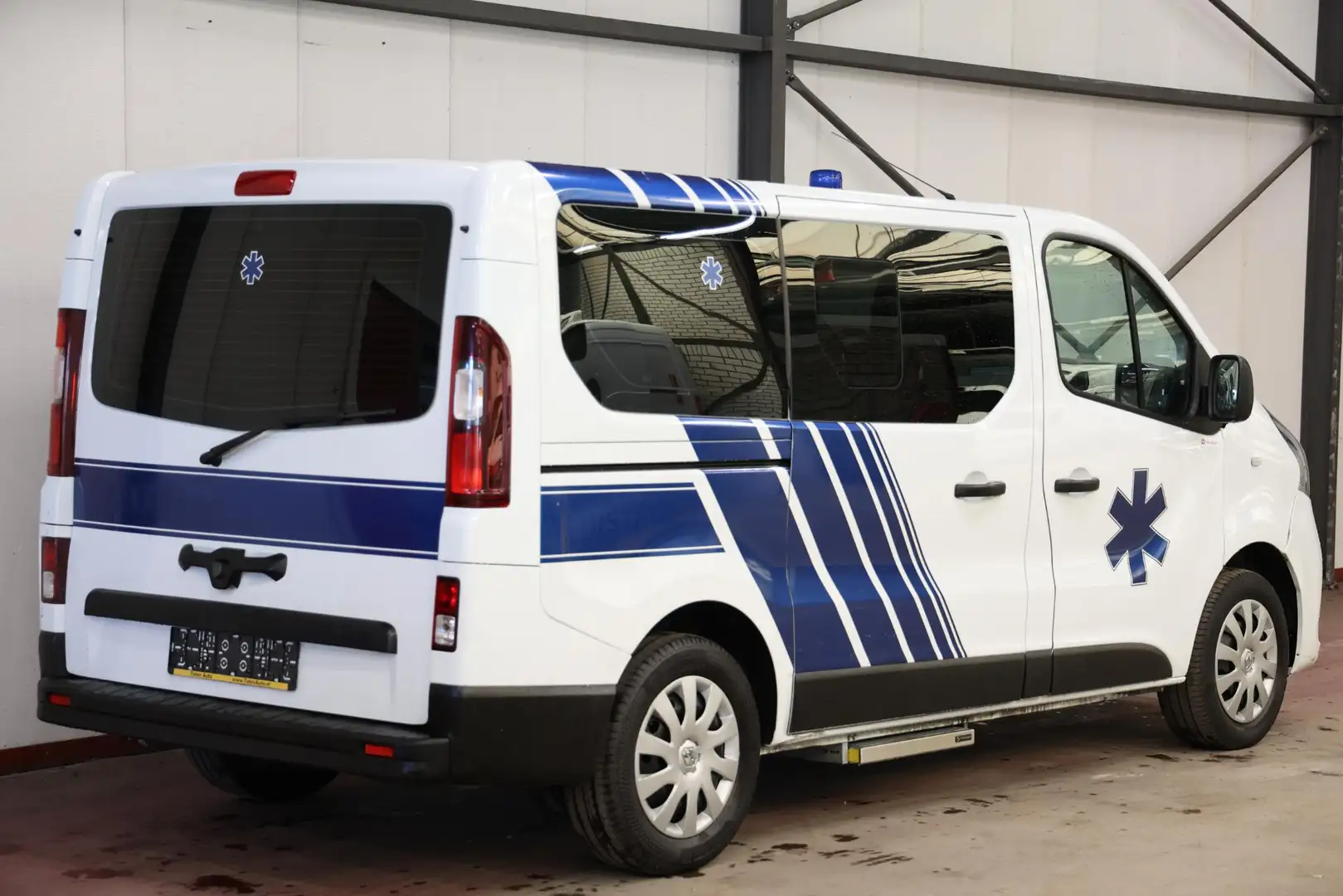 Renault Trafic AMBULANCE VSAV Rettungswagen Krankenwagen Blanc - 2