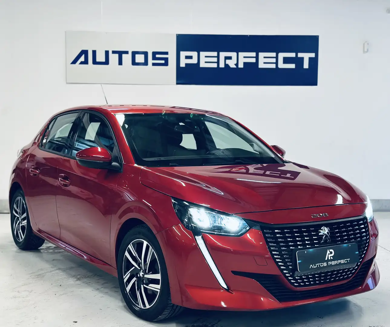 Peugeot 208 1.2i **VENDU**SOLD**VENDU** Rot - 2