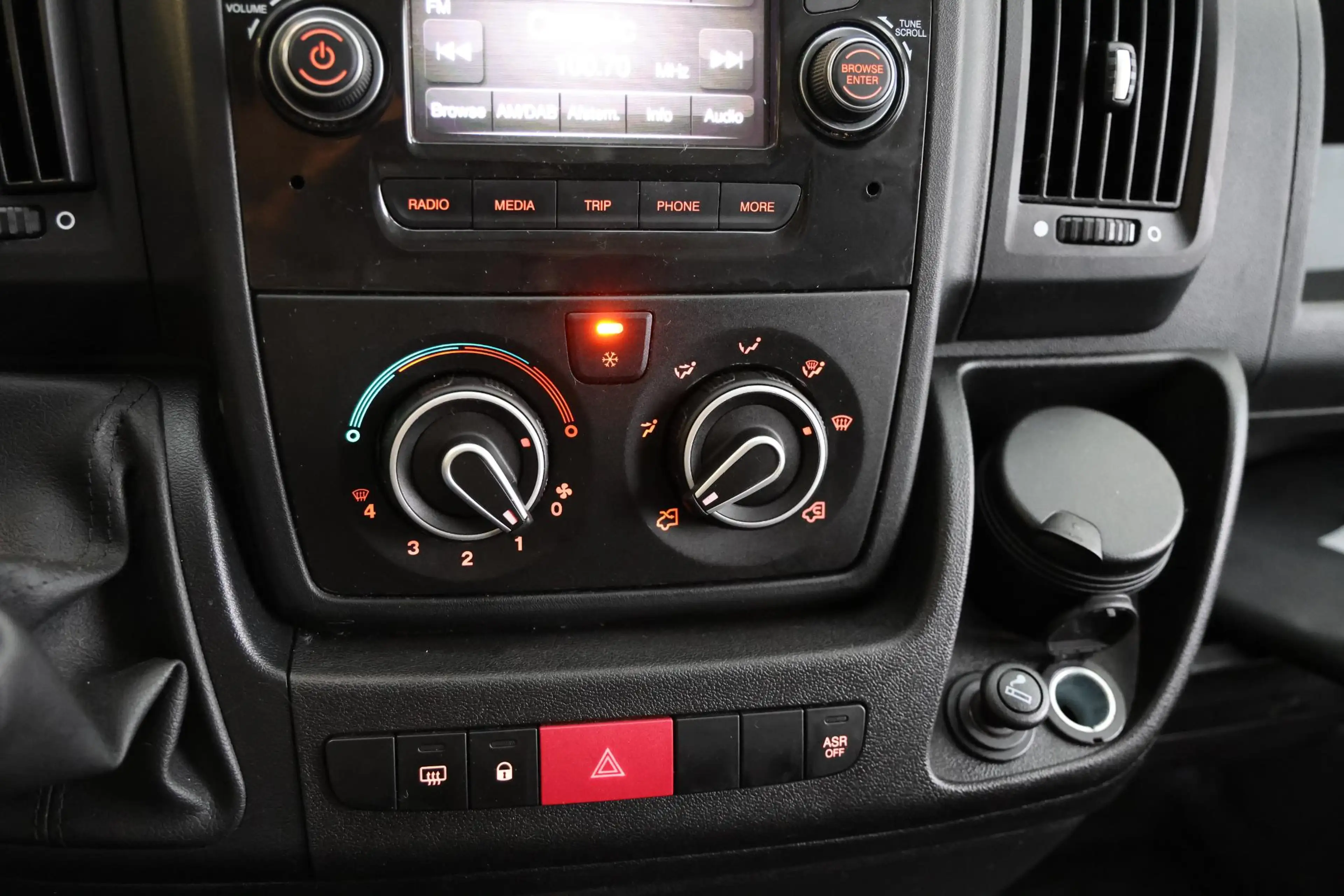 Peugeot Boxer 2.2 BlueHDi 140 L4H2 HEAVY DUTY — photo 10
