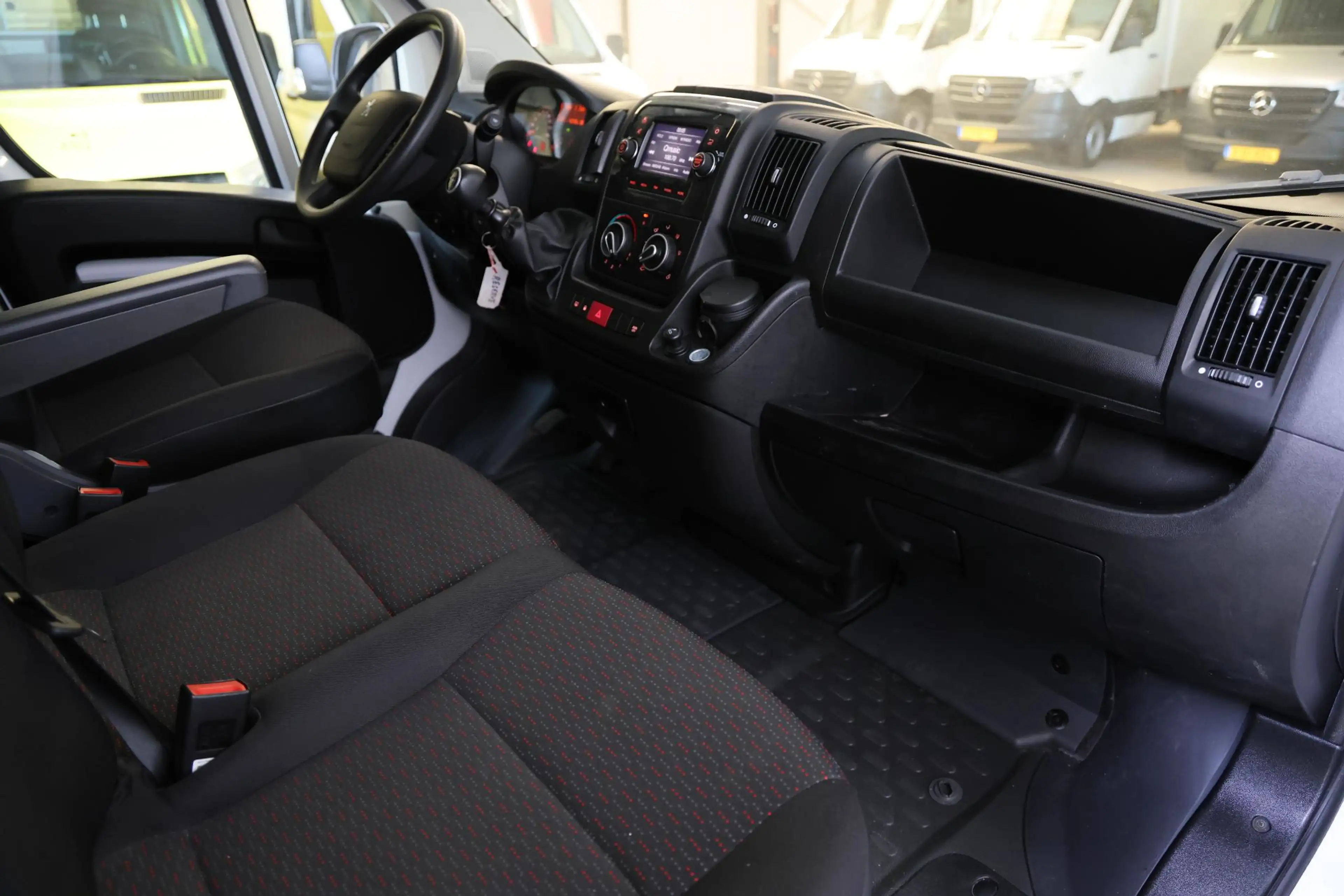 Peugeot Boxer 2.2 BlueHDi 140 L4H2 HEAVY DUTY — photo 7