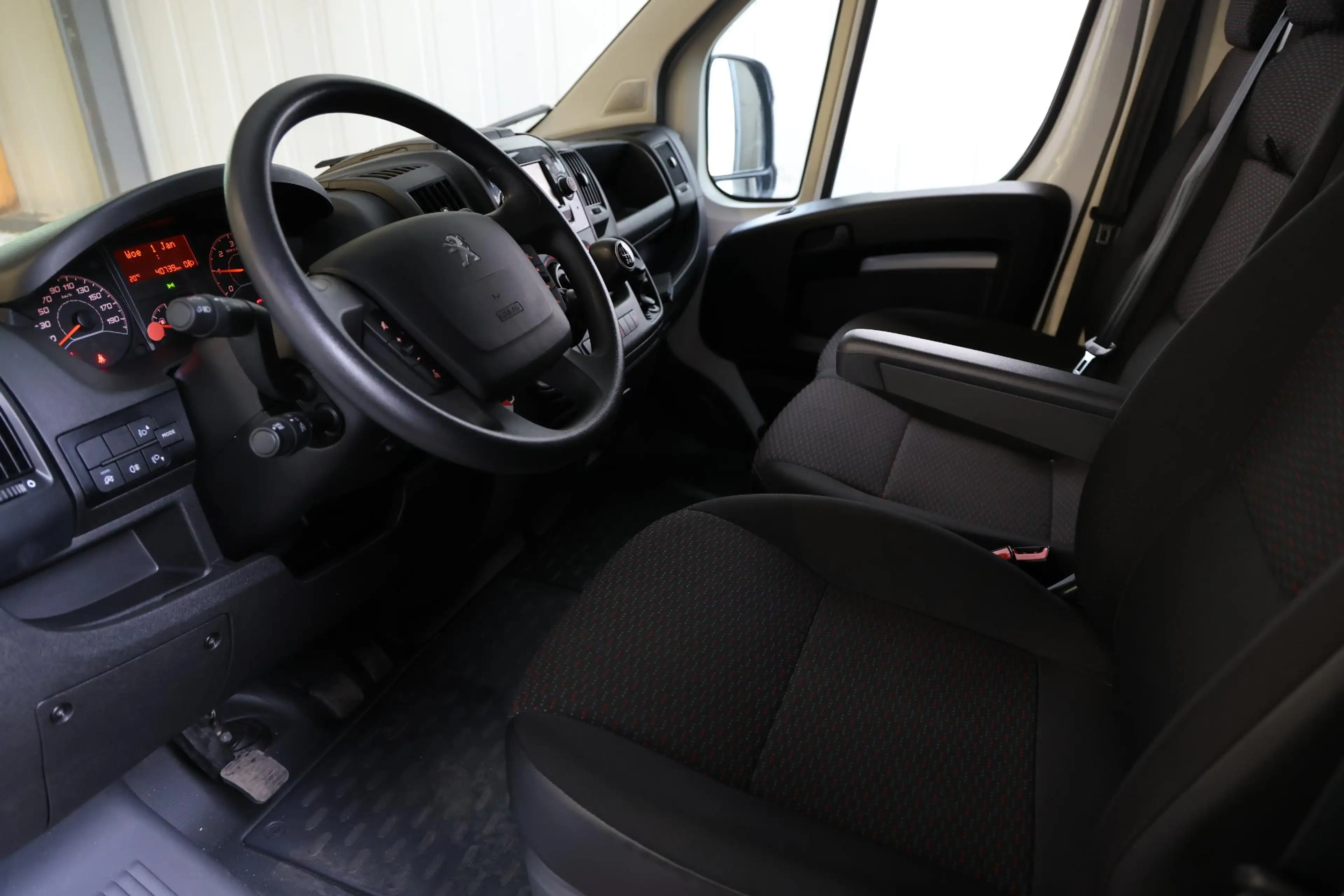 Peugeot Boxer 2.2 BlueHDi 140 L4H2 HEAVY DUTY — photo 6