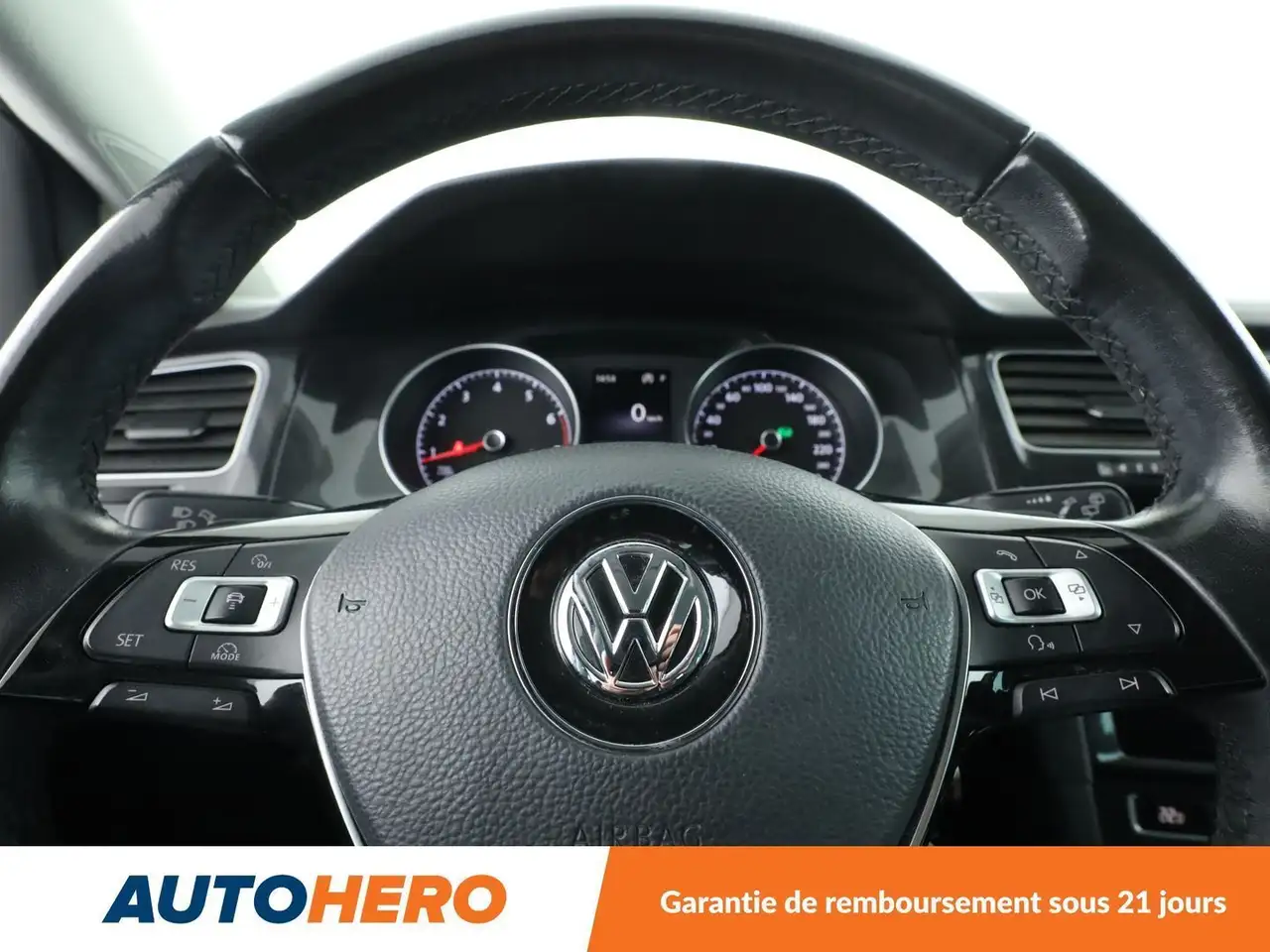 Volkswagen Golf Standard Model — photo 19