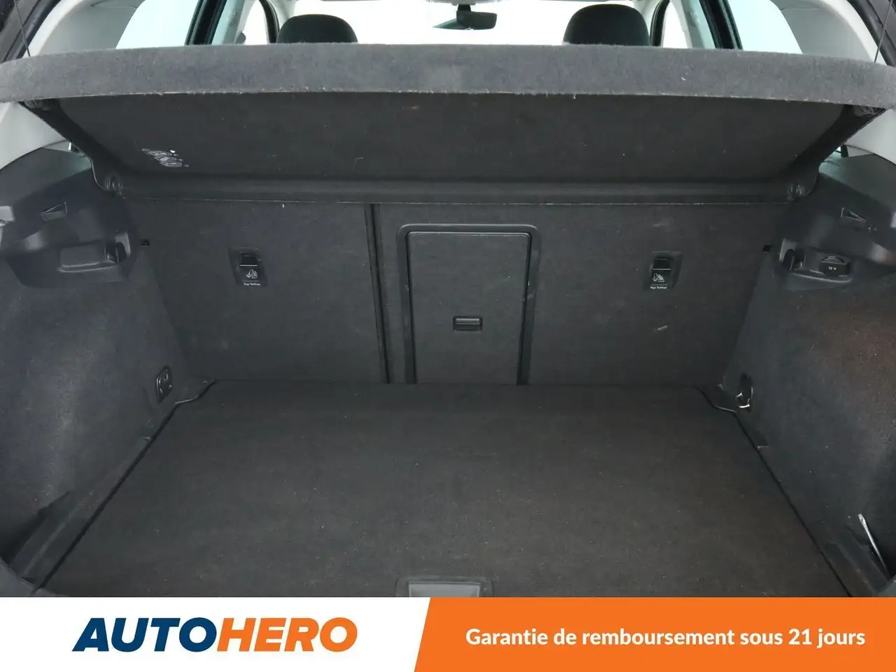 Volkswagen Golf Standard Model — photo 17