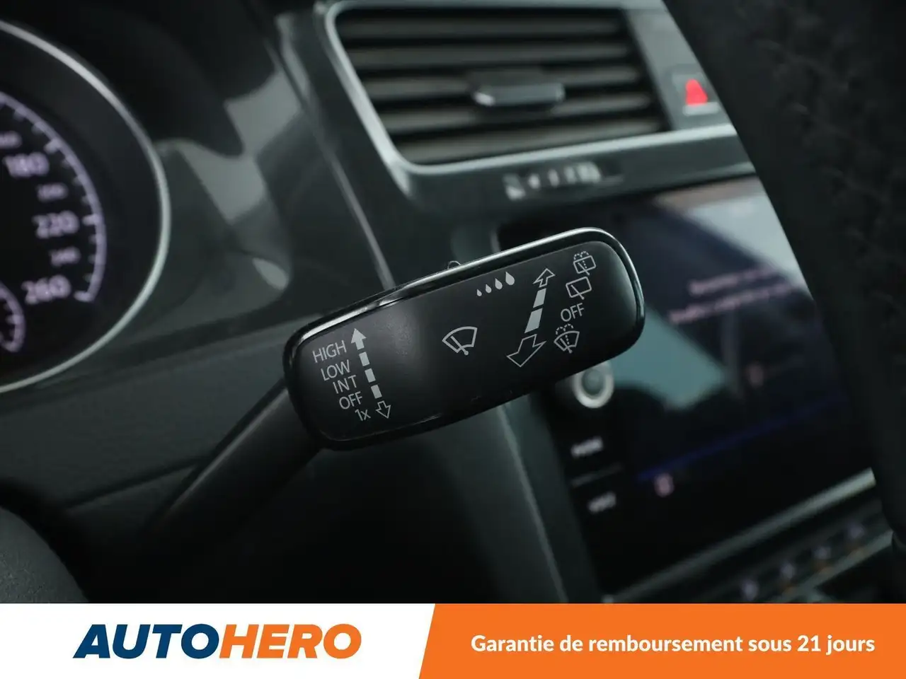 Volkswagen Golf Standard Model — photo 29