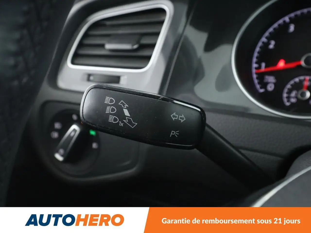 Volkswagen Golf Standard Model — photo 28