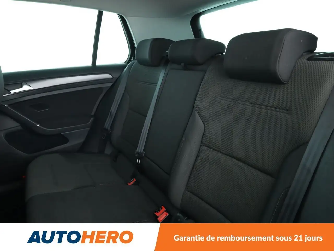 Volkswagen Golf Standard Model — photo 14
